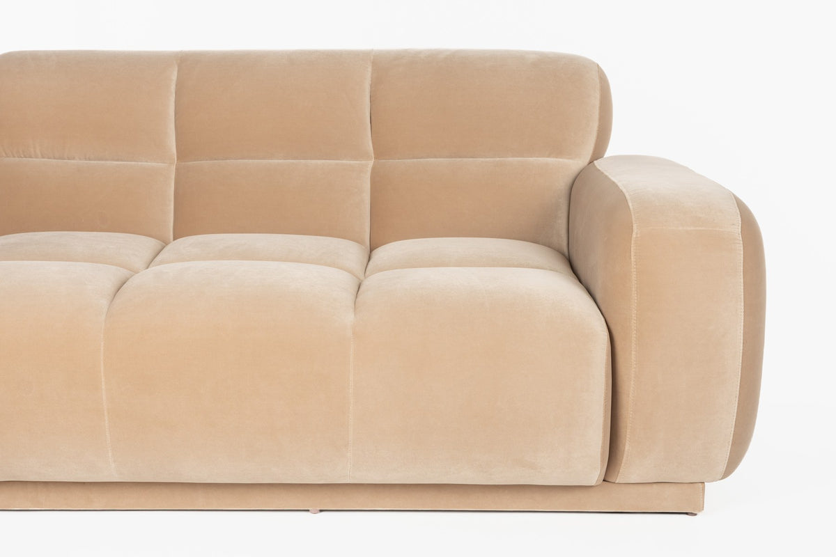 Beiges Ecksofa Hazel von Zuiver mit Chaise Longue links, Polyesterbezug, weicher Schaumstofffüllung und grosszügiger, runder Sitzform.