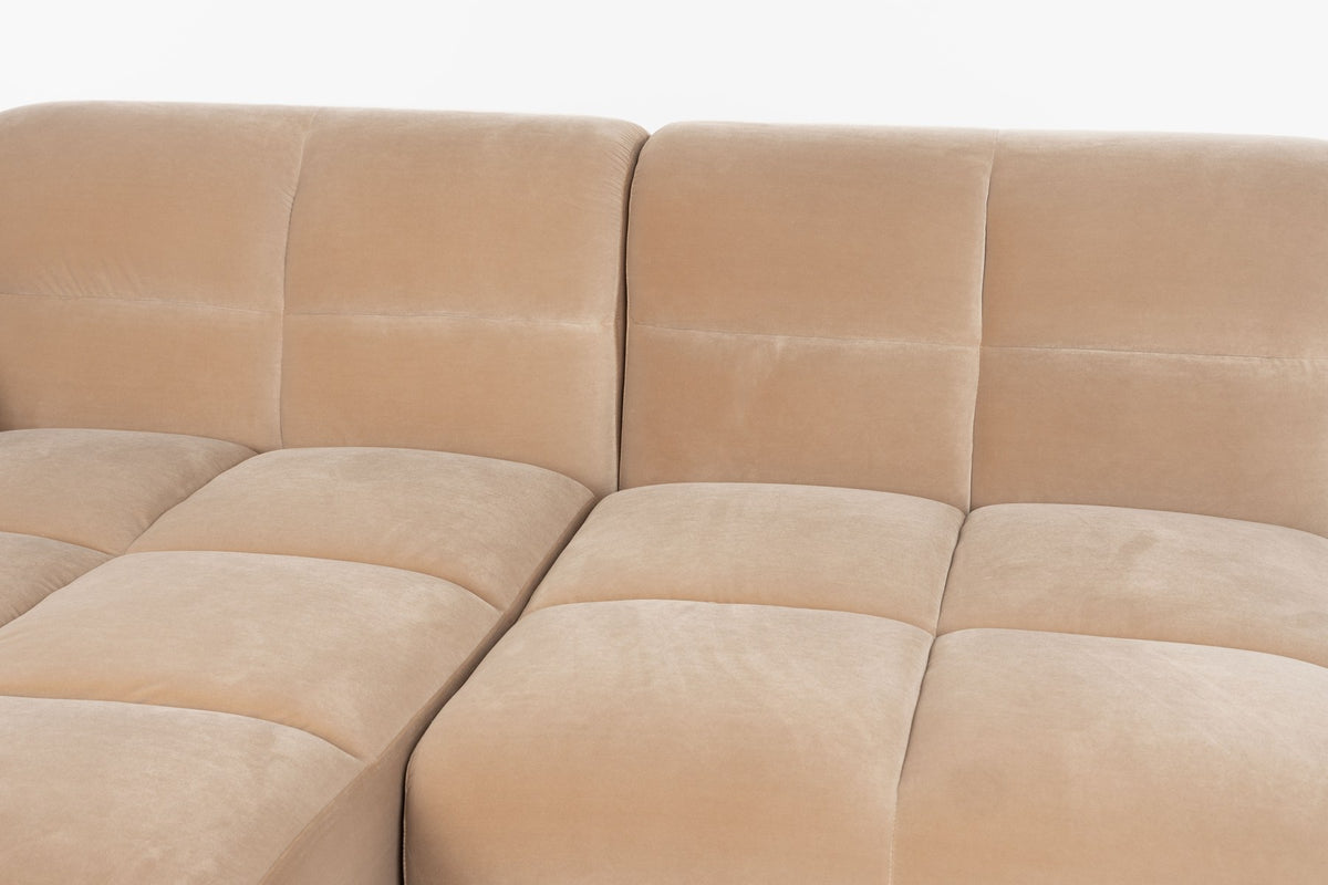 Beiges Ecksofa Hazel von Zuiver mit Chaise Longue links, Polyesterbezug, weicher Schaumstofffüllung und grosszügiger, runder Sitzform.