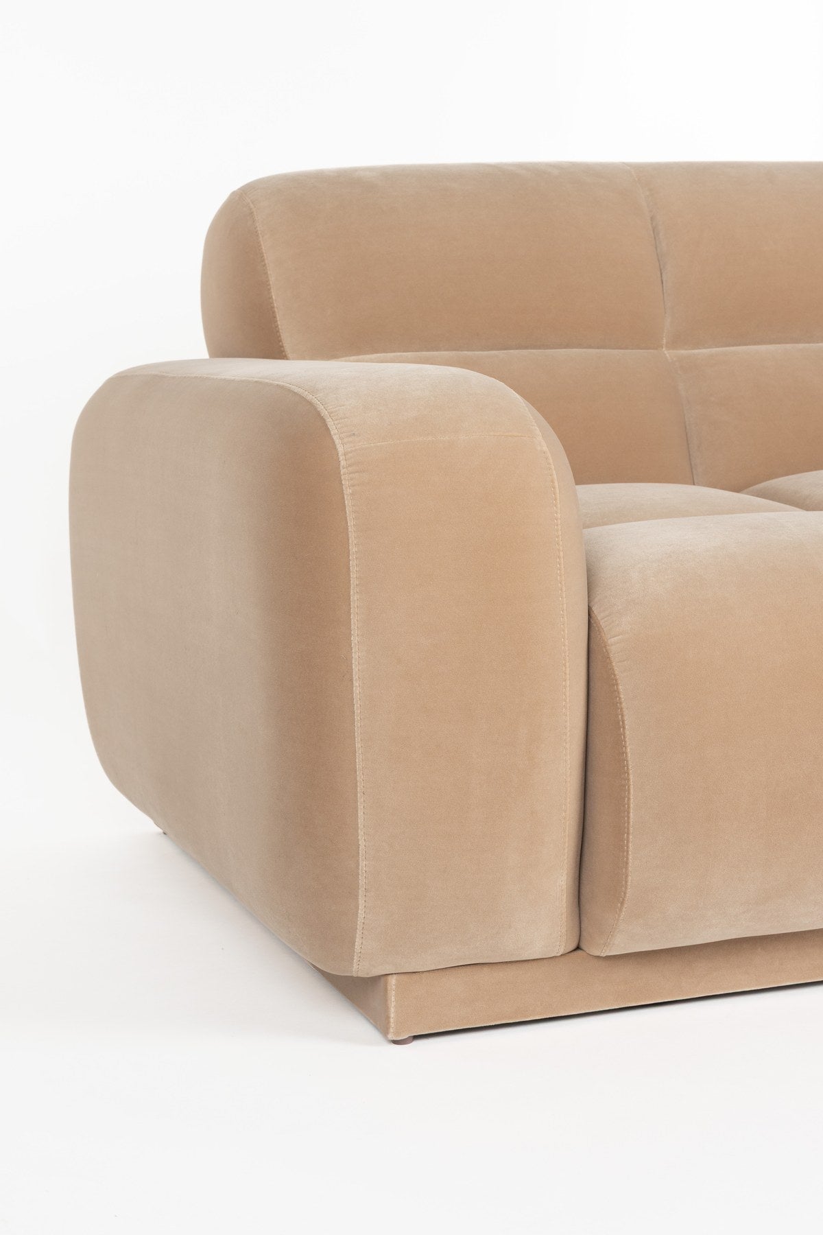 Beiges Ecksofa rechts Hazel von Zuiver mit Chaise Longue, Polyesterbezug und Schaumstofffüllung, grosszügige Sitzfläche für sechs Personen.