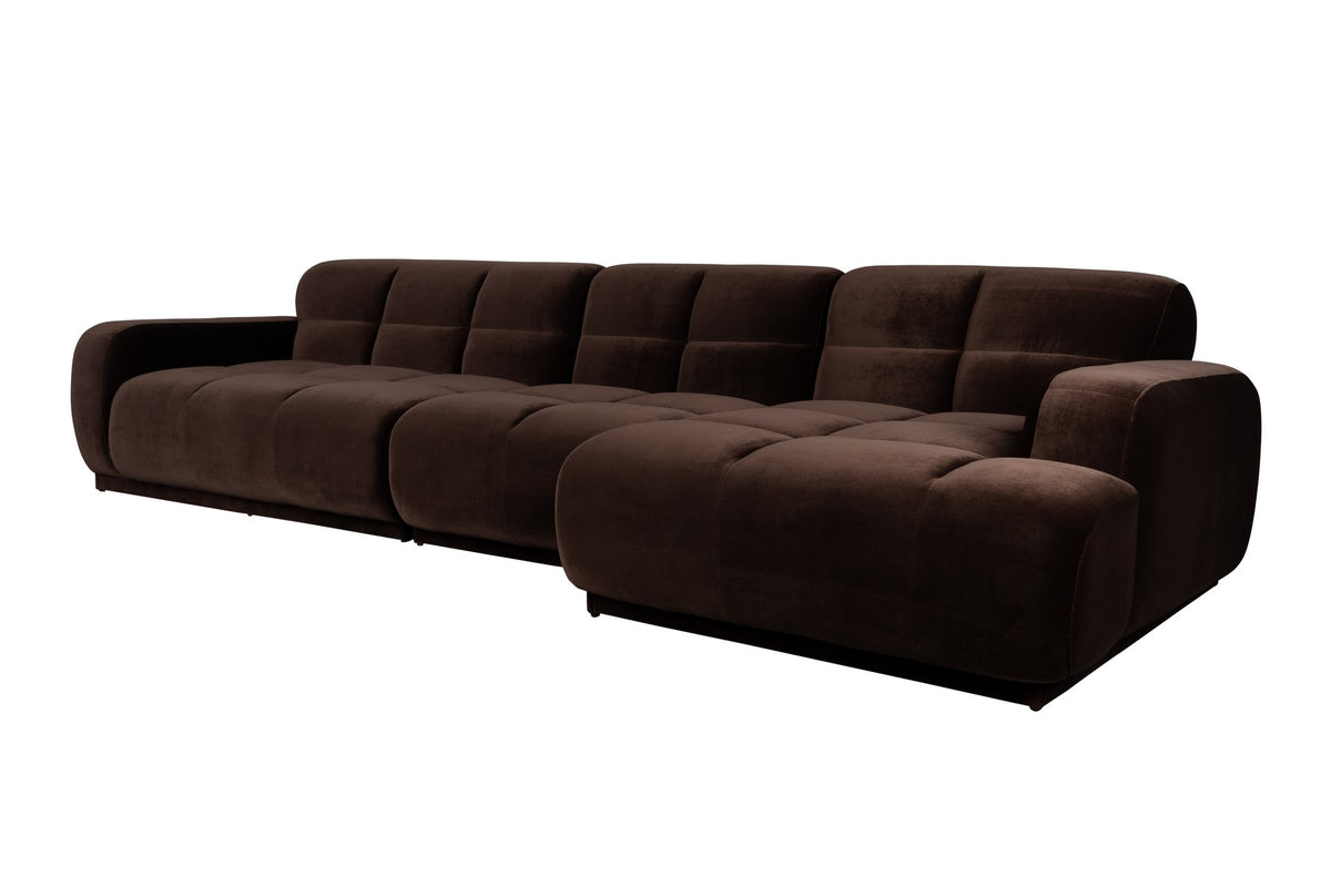 Braunes Ecksofa rechts Hazel von Zuiver mit Chaise Longue, gepolsterter Sitzfläche aus Polyester und Schaumstofffüllung im Wohnraum.