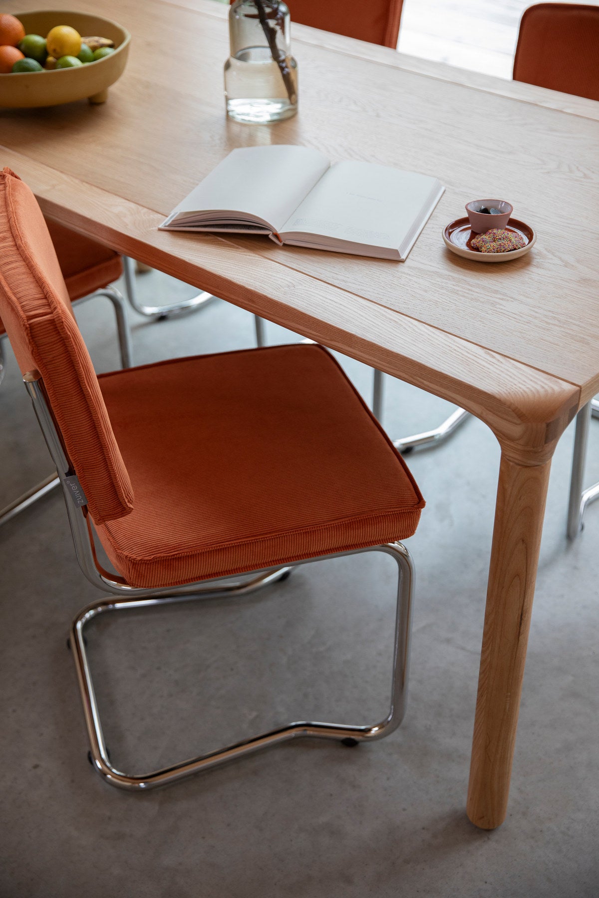 Stuhl Ridge in orange präsentiert im Onlineshop von KAQTU Design AG. Stuhl ist von Zuiver