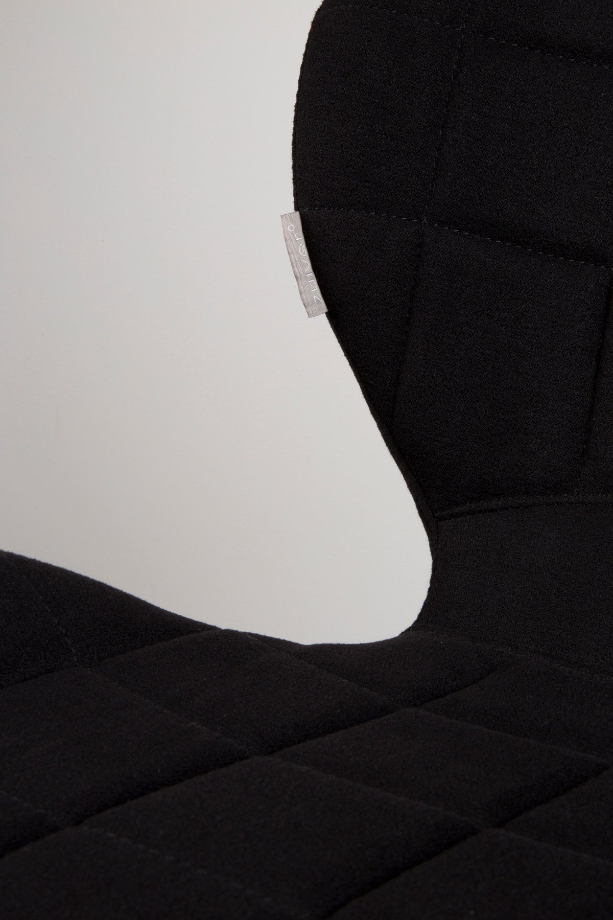 Stuhl Omg in Schwarz präsentiert im Onlineshop von KAQTU Design AG. Stuhl ist von Zuiver