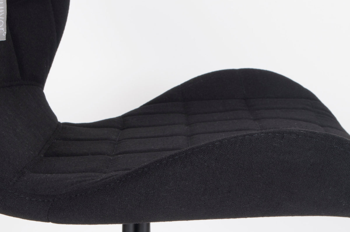 Stuhl Omg in Schwarz präsentiert im Onlineshop von KAQTU Design AG. Stuhl ist von Zuiver