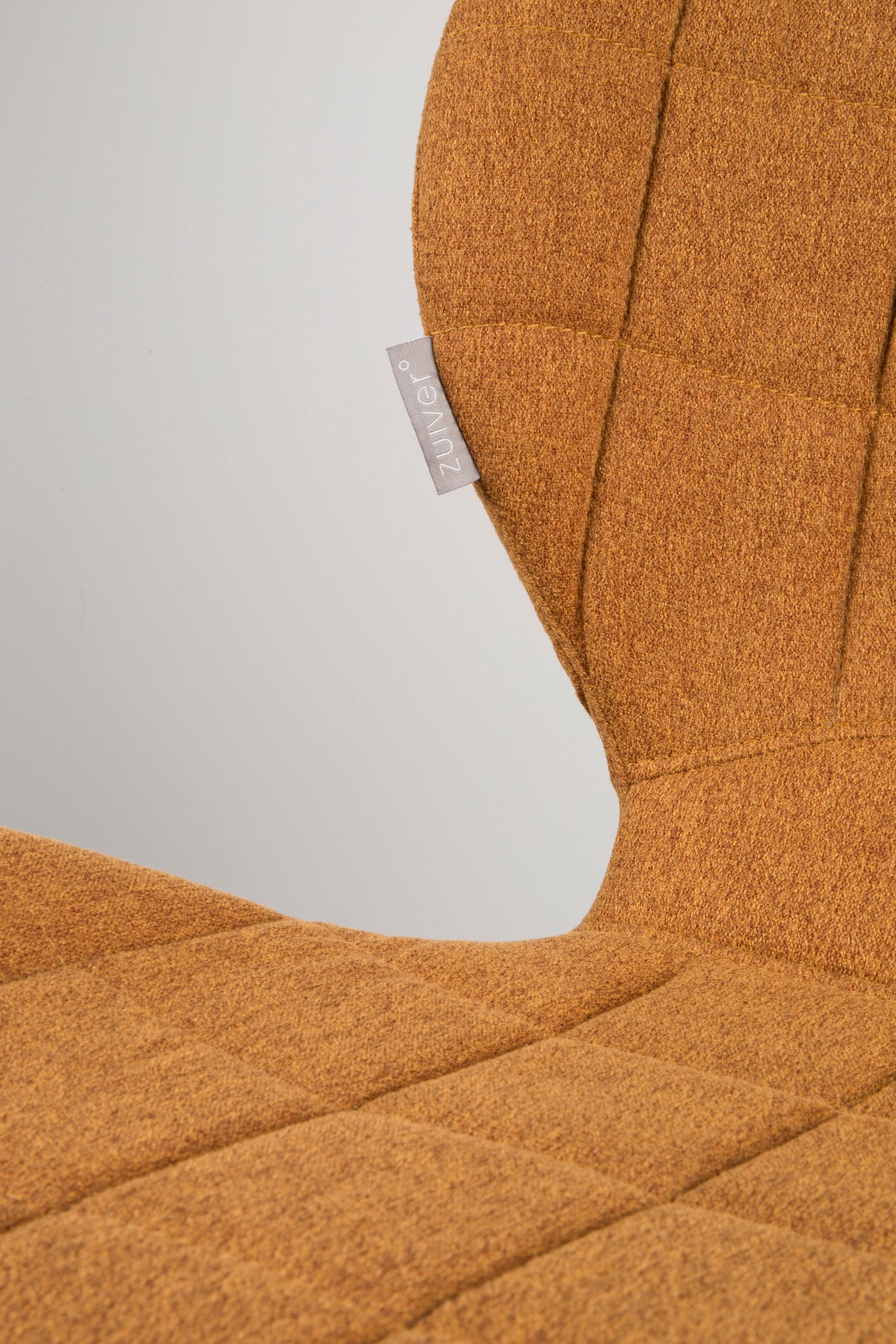 Stuhl Omg in Braun präsentiert im Onlineshop von KAQTU Design AG. Stuhl ist von Zuiver