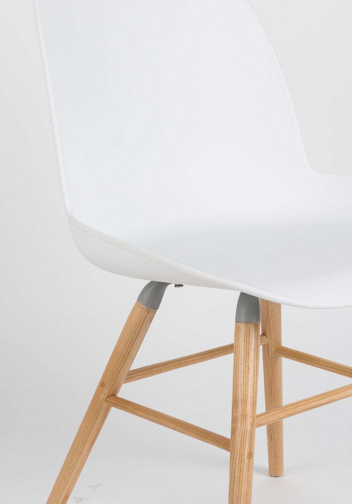 Stuhl Albert Kuip in Weiss präsentiert im Onlineshop von KAQTU Design AG. Stuhl ist von Zuiver