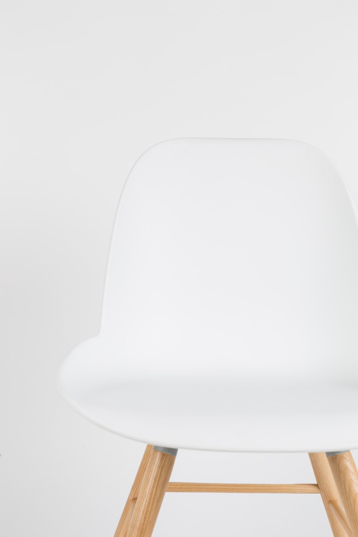 Stuhl Albert Kuip in Weiss präsentiert im Onlineshop von KAQTU Design AG. Stuhl ist von Zuiver