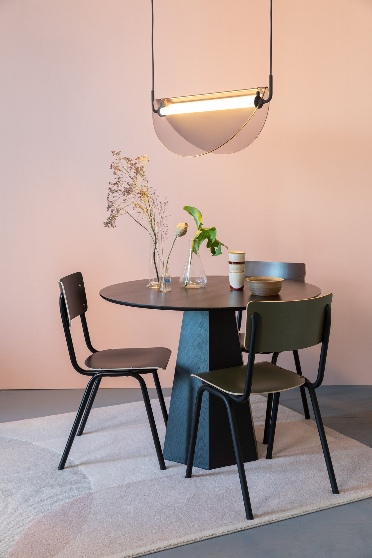 Stuhl Back to School in Olive präsentiert im Onlineshop von KAQTU Design AG. Stuhl ist von Zuiver