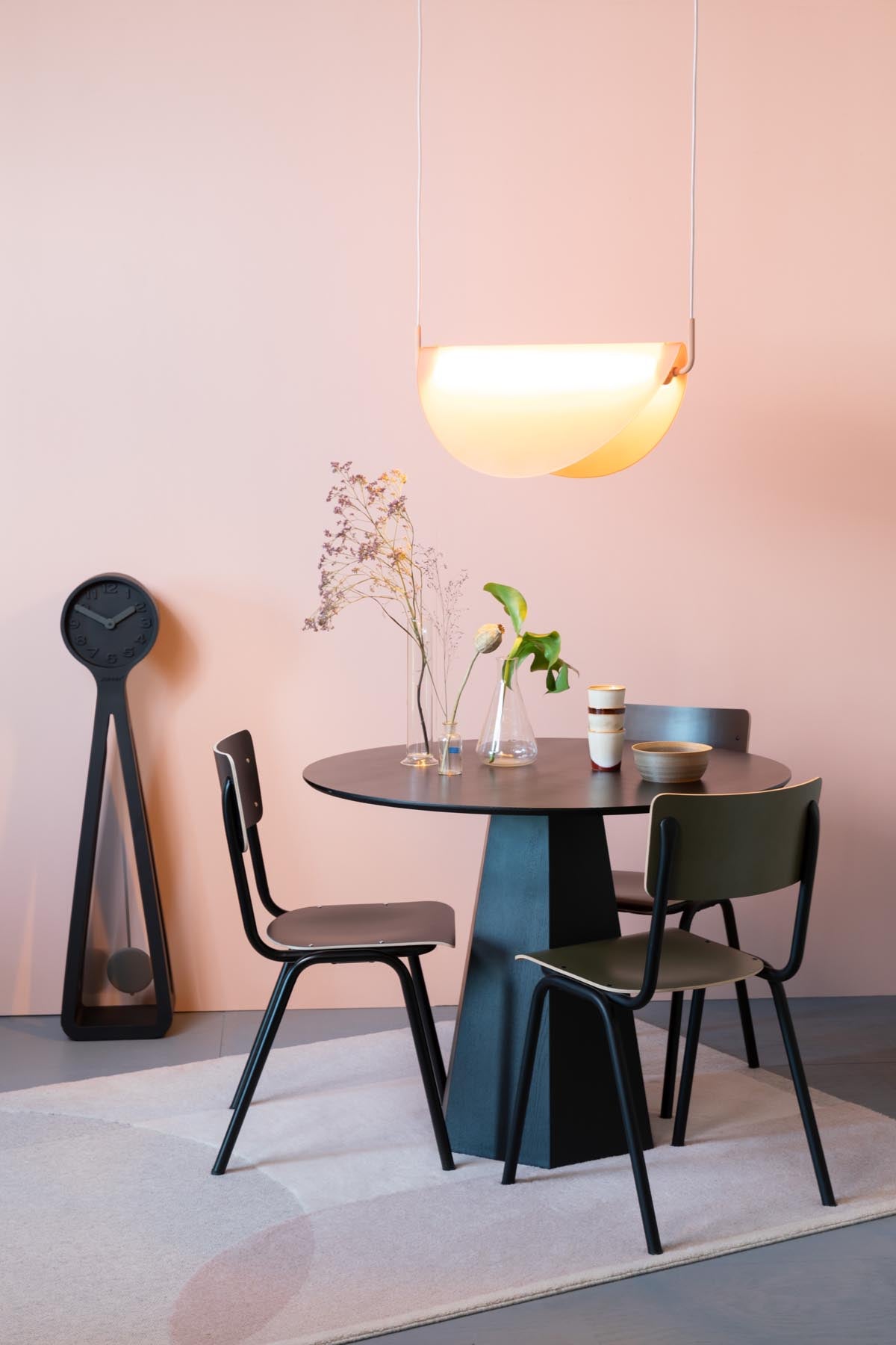 Stuhl Back to School in Olive präsentiert im Onlineshop von KAQTU Design AG. Stuhl ist von Zuiver
