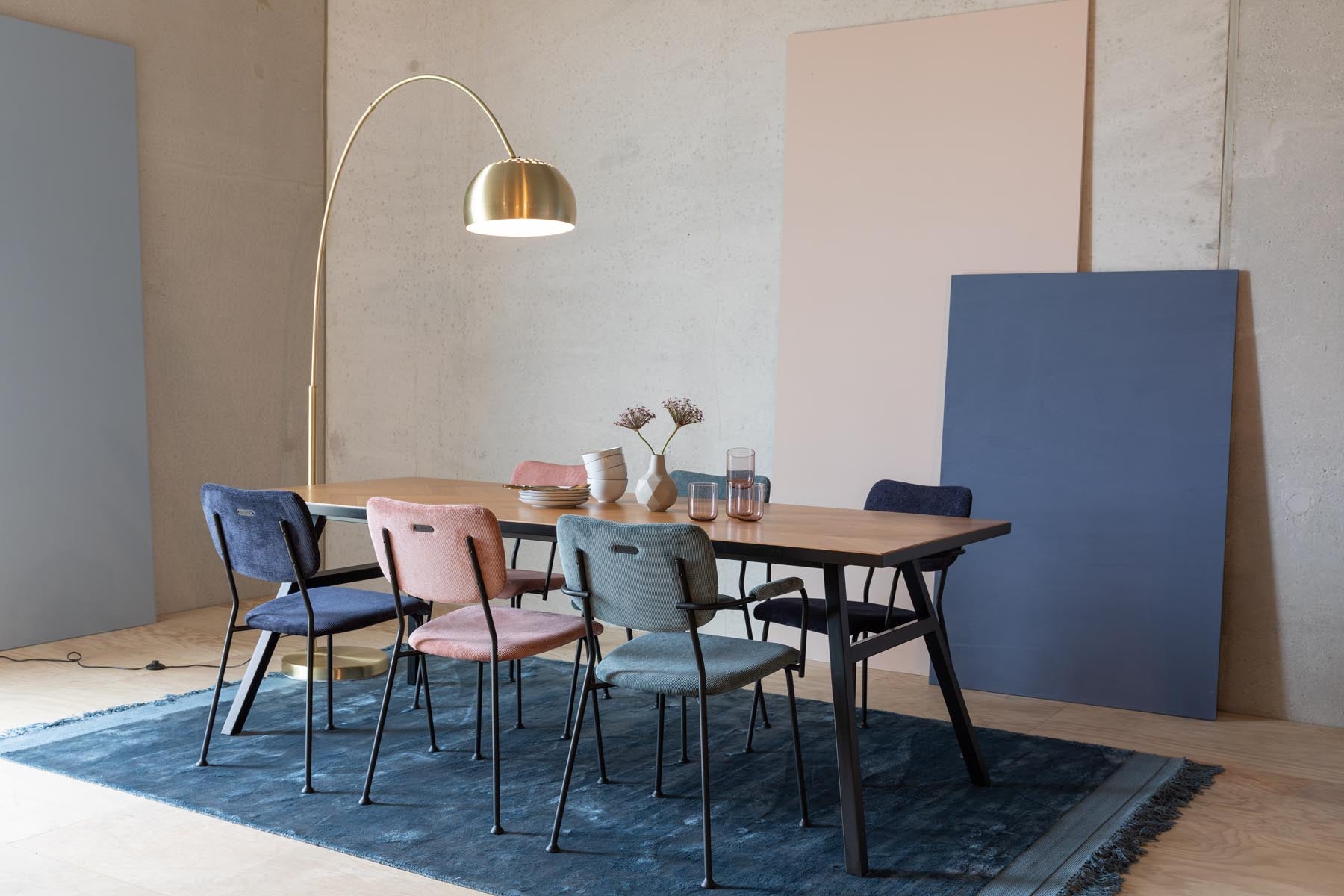 Stuhl Benson in Blau präsentiert im Onlineshop von KAQTU Design AG. Stuhl ist von Zuiver