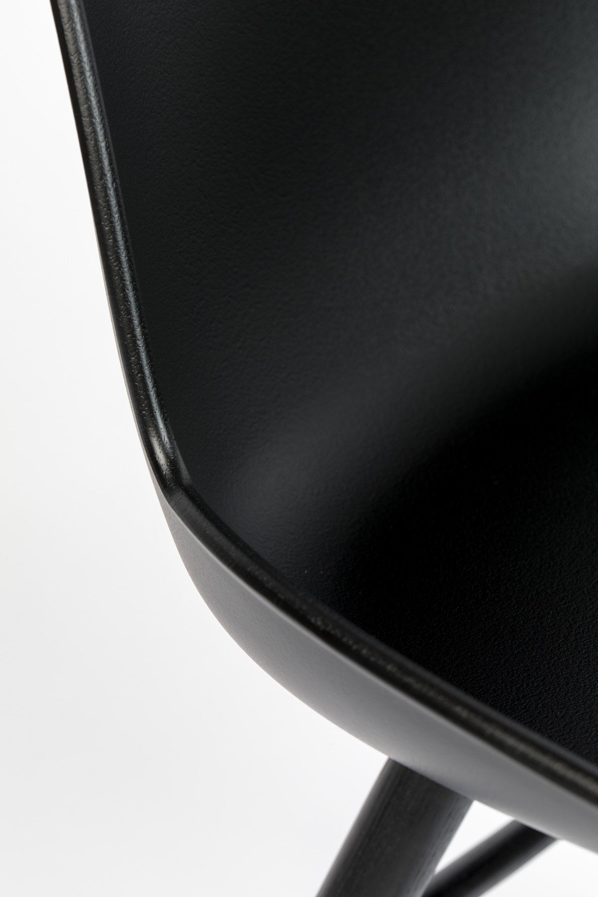 Stuhl Albert Kuip in Schwarz präsentiert im Onlineshop von KAQTU Design AG. Stuhl ist von Zuiver