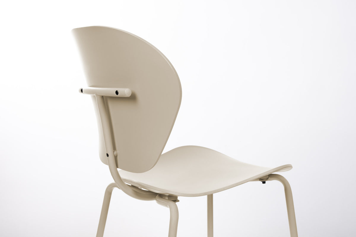 Esszimmerstuhl The Ocean mit Sitzschale aus Ozeanplastik auf Metallbeinen