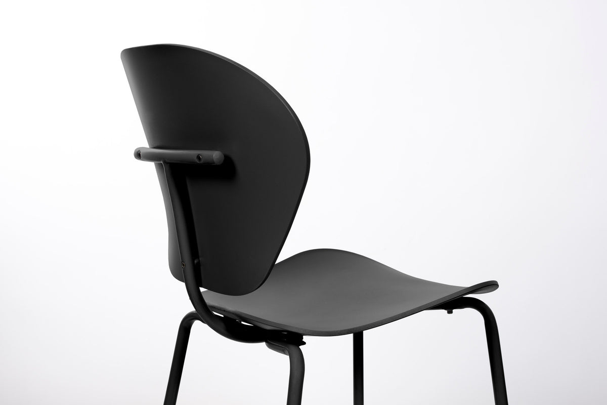 Esszimmerstuhl The Ocean mit Sitzschale aus Ozeanplastik auf Metallbeinen