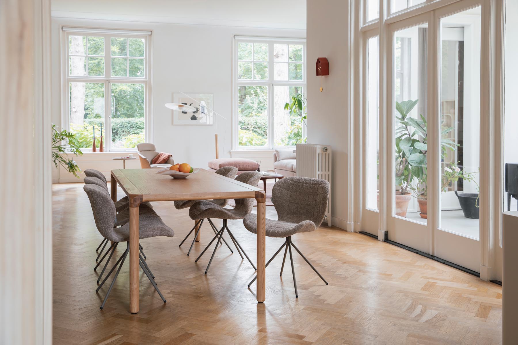 Stuhl OMG Soft in  Beige präsentiert im Onlineshop von KAQTU Design AG. Stuhl ist von Zuiver