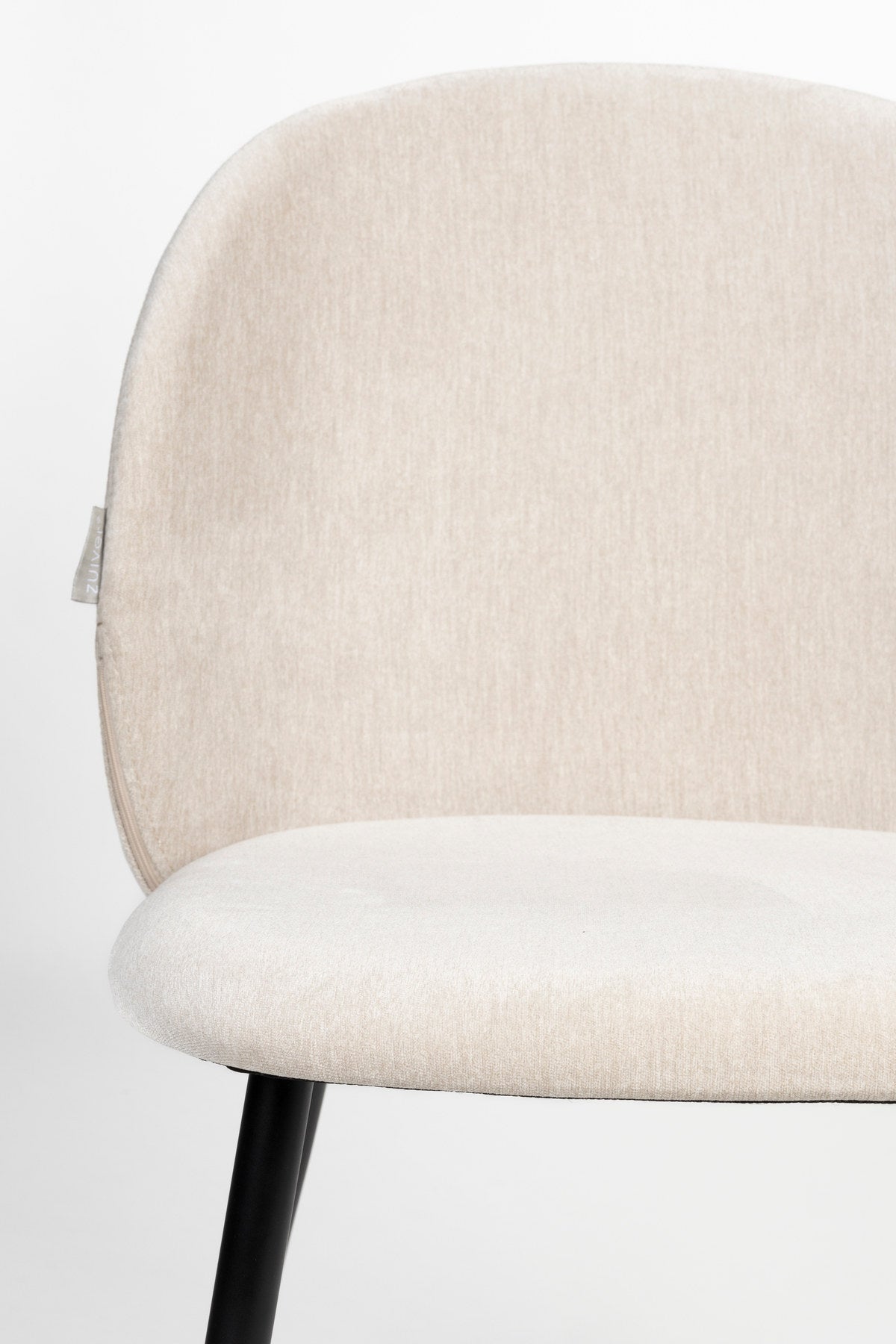 Cozy Stuhl in beige präsentiert im Onlineshop von KAQTU Design AG. Stuhl ist von Zuiver