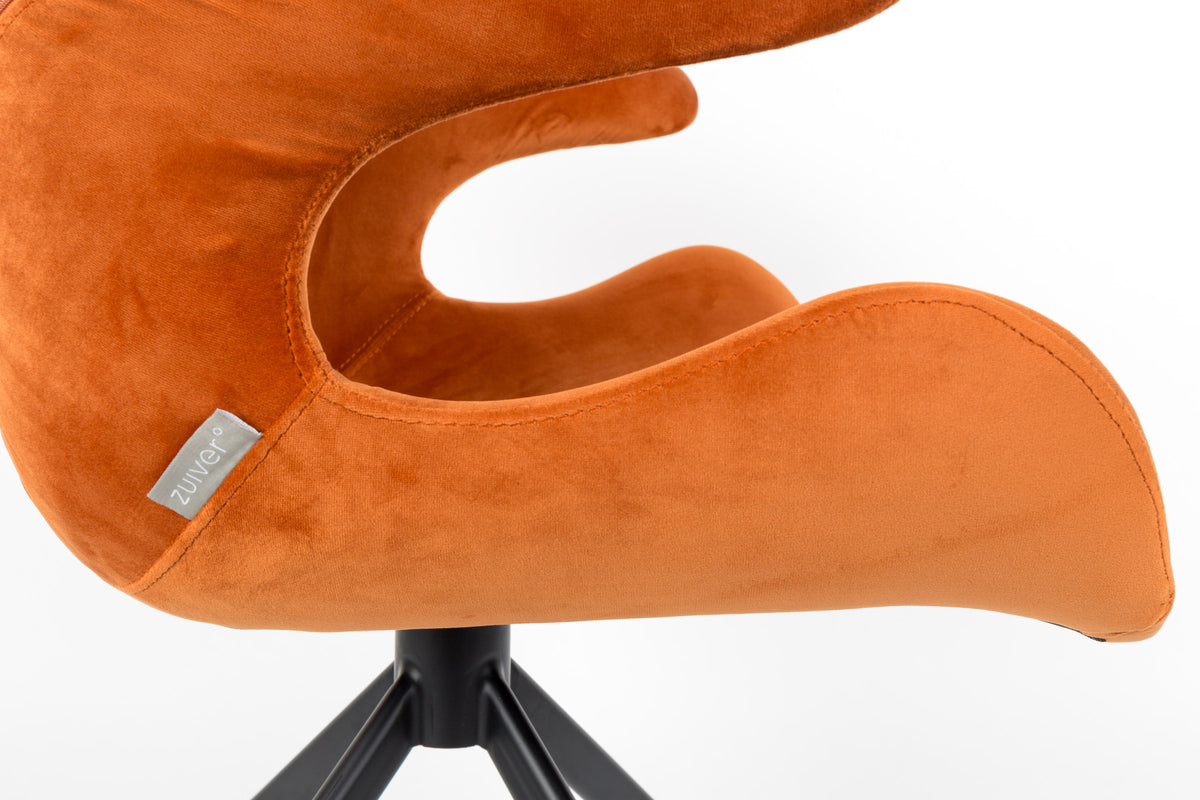 Armlehnstuhl Mia in orange präsentiert im Onlineshop von KAQTU Design AG. Stuhl mit Armlehne ist von Zuiver