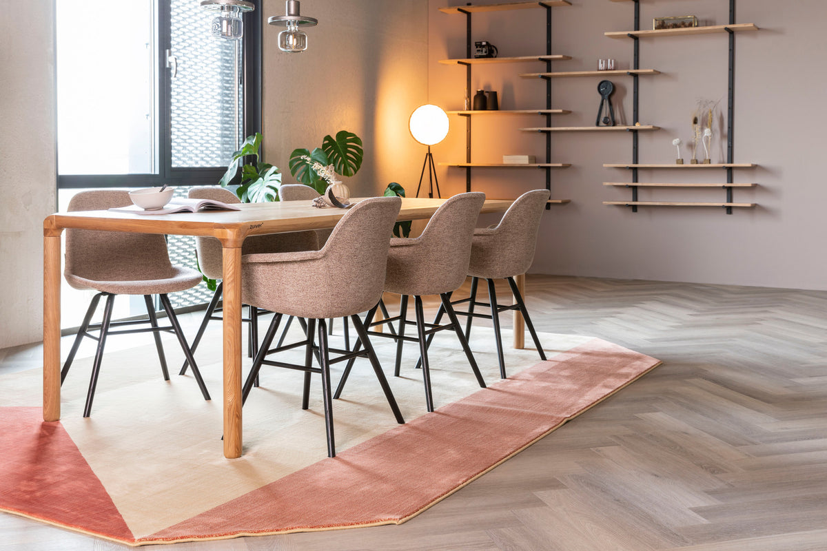 Armlehnstuhl Albert Kuip gepolstert in beige präsentiert im Onlineshop von KAQTU Design AG. Stuhl mit Armlehne ist von Zuiver