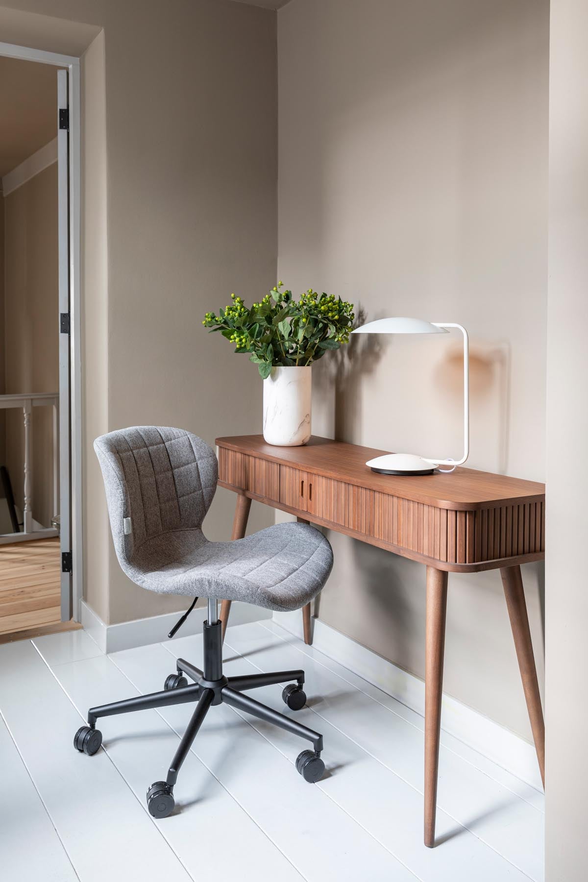 Bürostuhl OMG in Schwarz präsentiert im Onlineshop von KAQTU Design AG. Bürostuhl ist von Zuiver