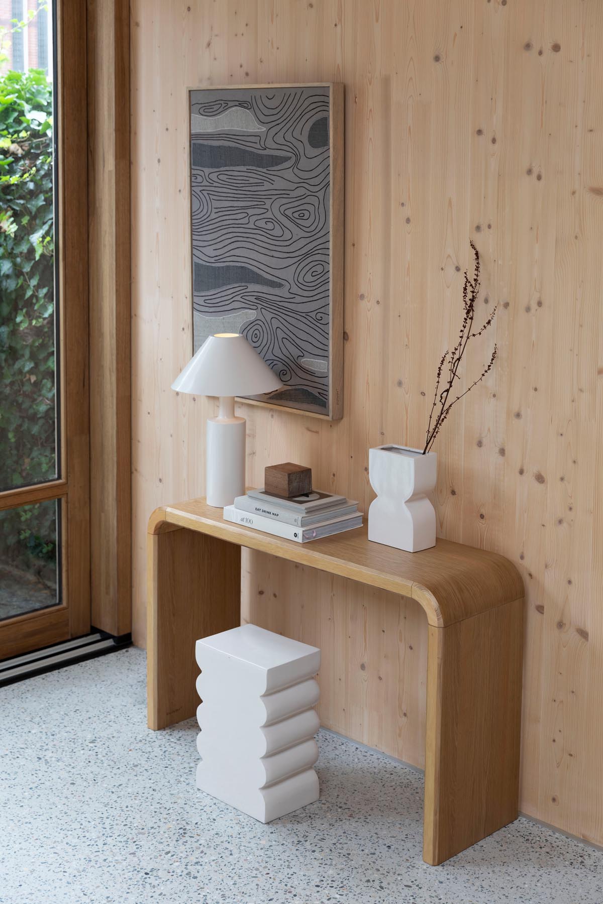 Hocker Curves  in Shiny Beige präsentiert im Onlineshop von KAQTU Design AG. Hocker ist von Zuiver