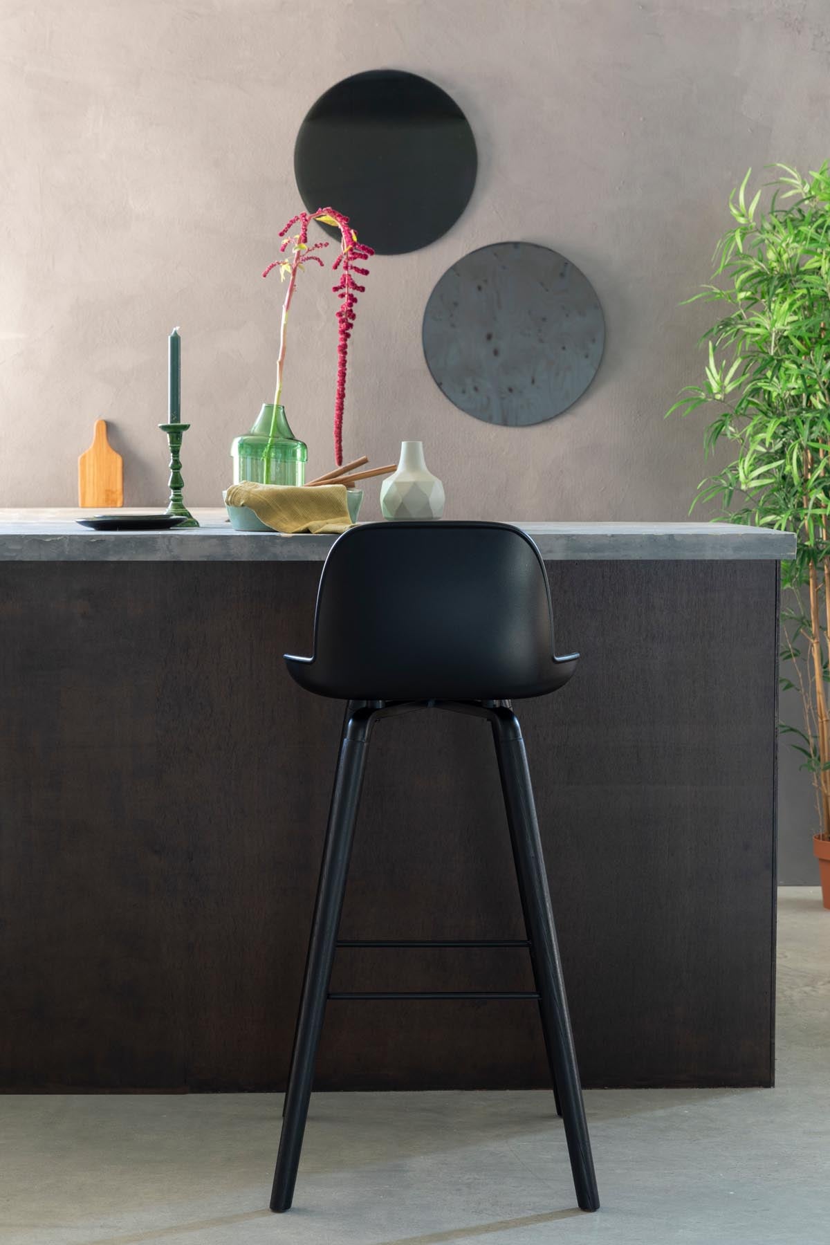 Barstuhl Albert Kuip in Schwarz präsentiert im Onlineshop von KAQTU Design AG. Barstuhl ist von Zuiver