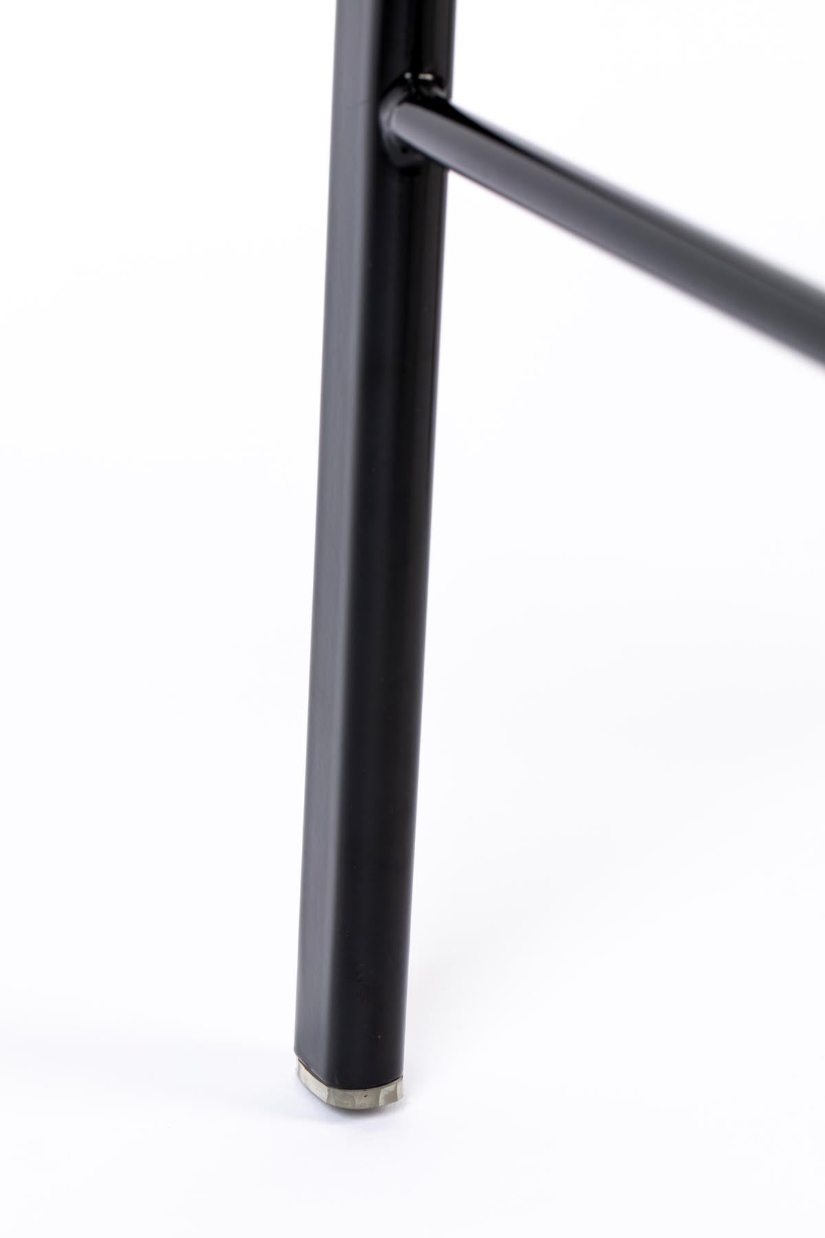 Barstuhl Spike in Rosa präsentiert im Onlineshop von KAQTU Design AG. Barstuhl ist von Zuiver