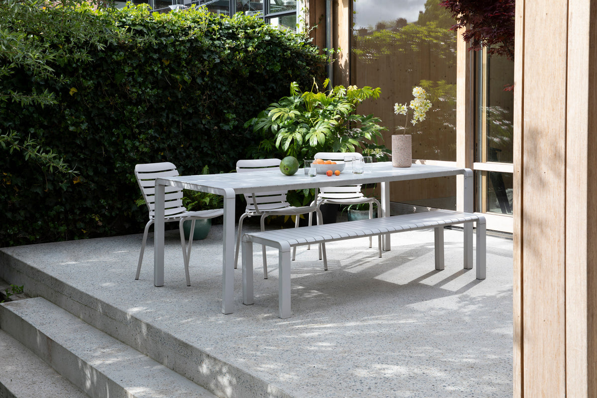Gartenstuhl Vondel in Weiss präsentiert im Onlineshop von KAQTU Design AG. Gartenstuhl ist von Zuiver