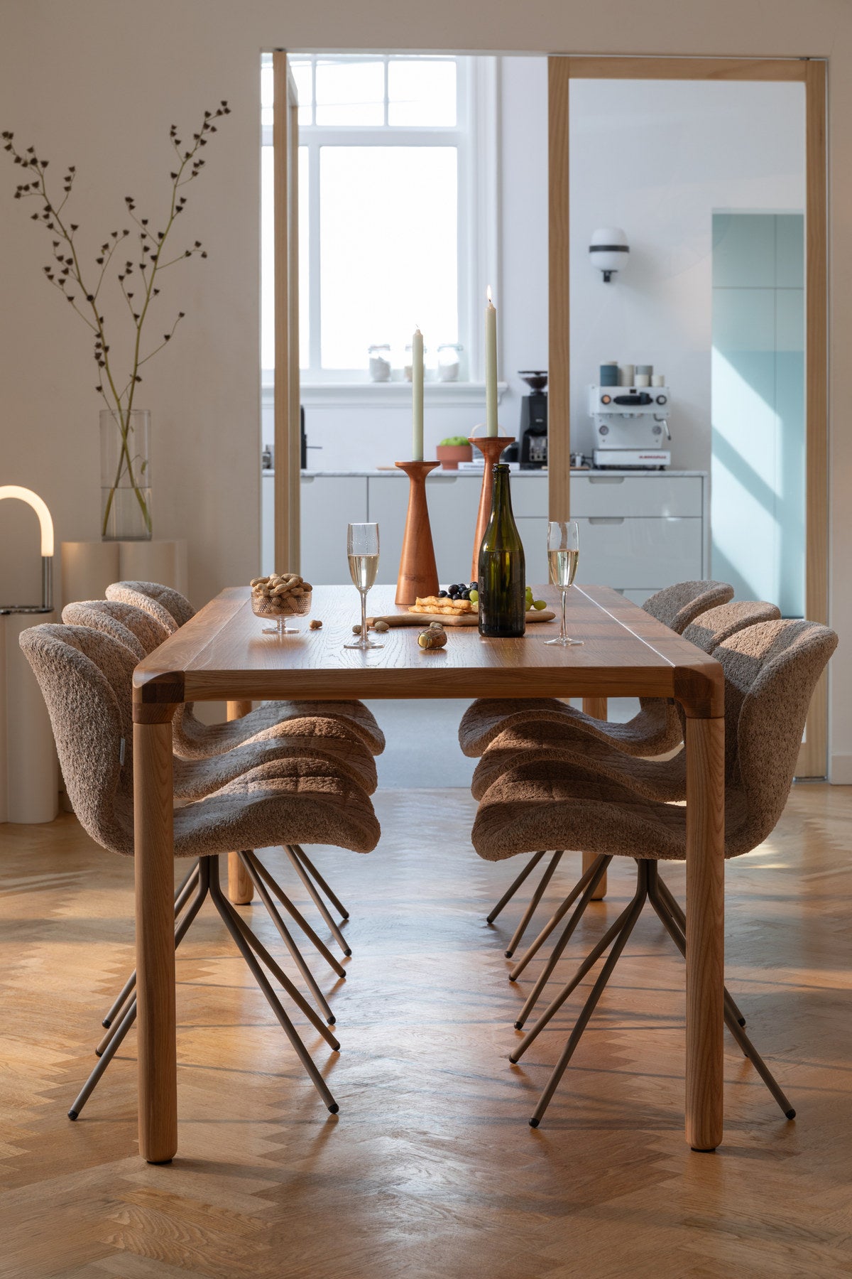 Tisch Storm in Natur präsentiert im Onlineshop von KAQTU Design AG. Esstisch ist von Zuiver