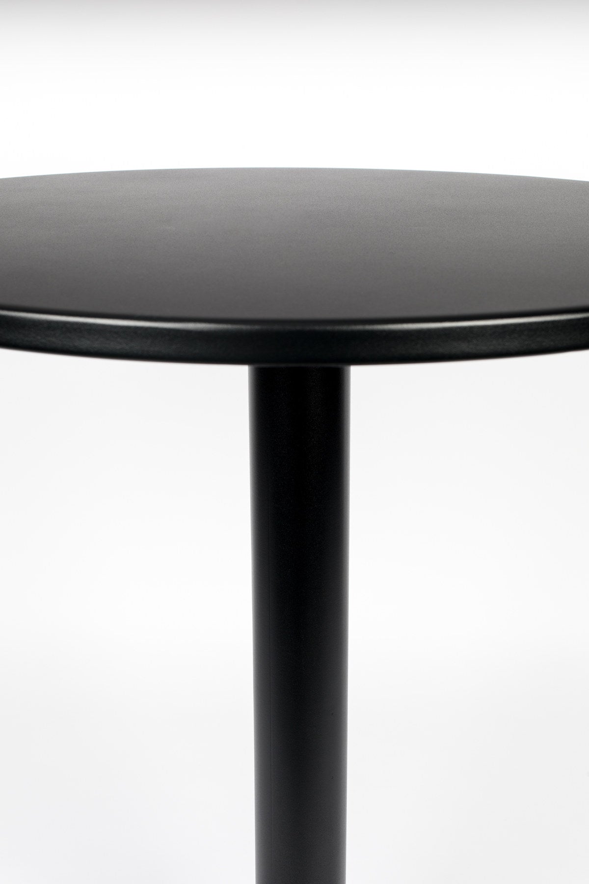 Beistelltisch Metsu in Schwarz präsentiert im Onlineshop von KAQTU Design AG. Esstisch ist von Zuiver