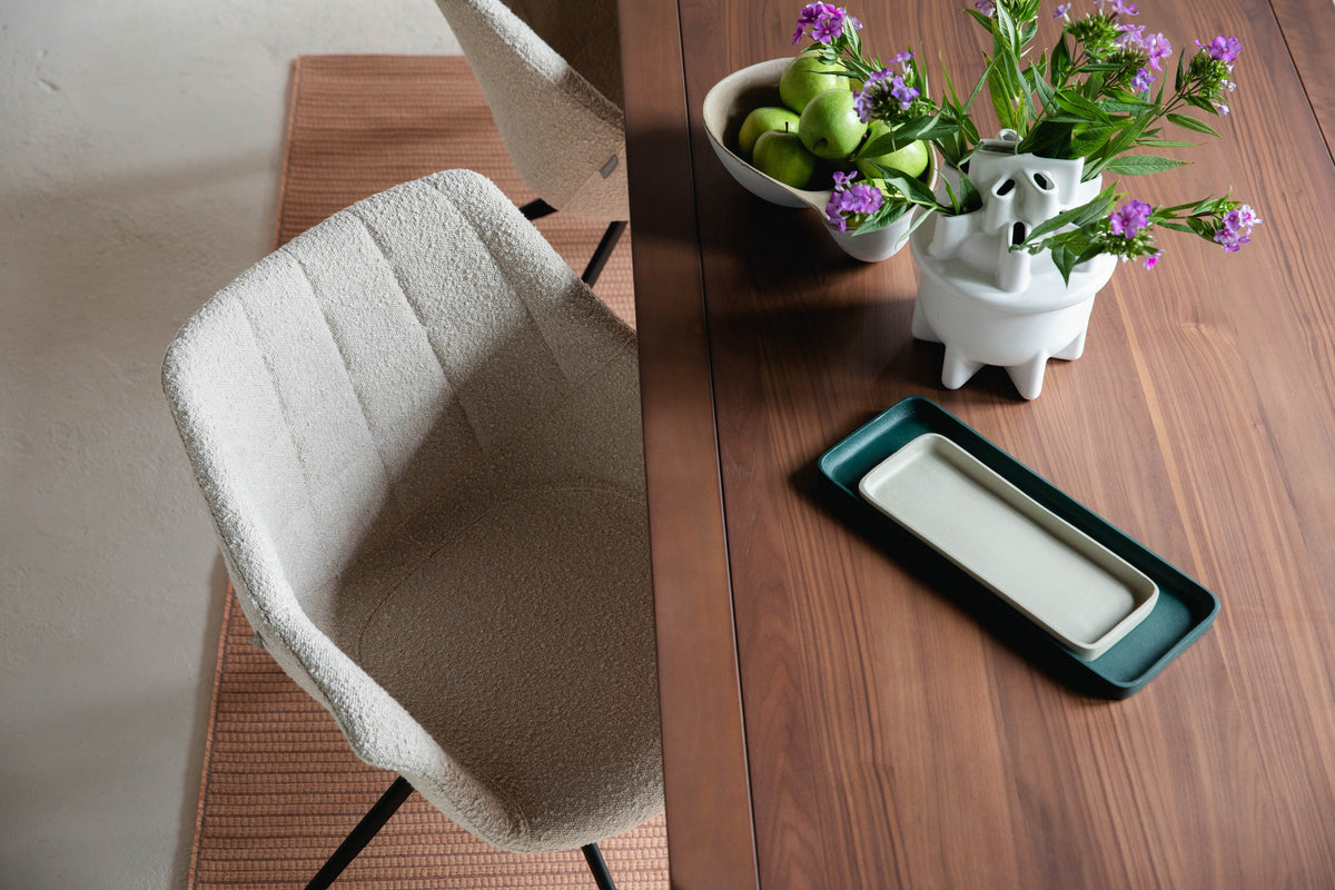 Tisch Storm in Braun präsentiert im Onlineshop von KAQTU Design AG. Esstisch ist von Zuiver