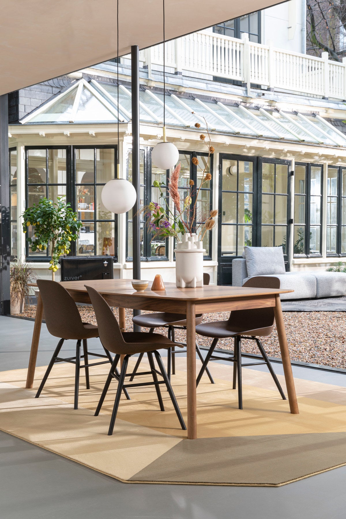 Tisch Glimps in Braun präsentiert im Onlineshop von KAQTU Design AG. Esstisch ist von Zuiver