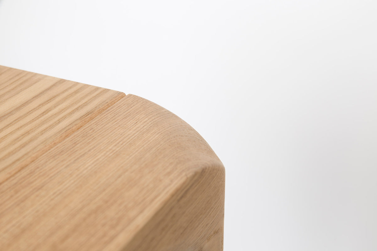 Tisch Storm in Natur präsentiert im Onlineshop von KAQTU Design AG. Esstisch ist von Zuiver