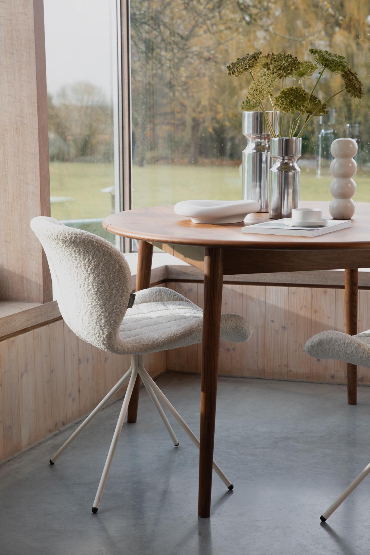 Twist Tisch rund 120/160 Nussbaum in Braun präsentiert im Onlineshop von KAQTU Design AG. Esstisch ist von Zuiver