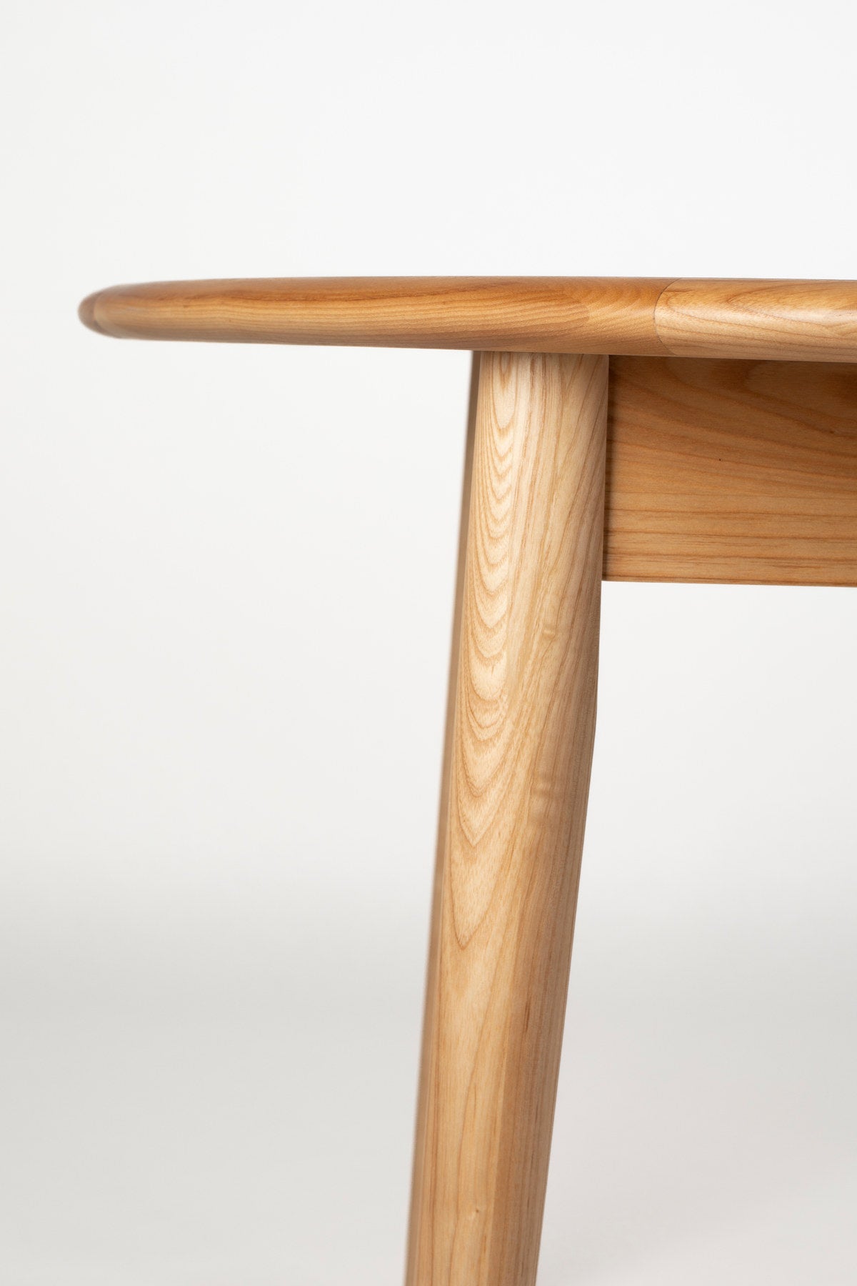 Twist Tisch rund 120/160 Eiche in beige präsentiert im Onlineshop von KAQTU Design AG. Esstisch ist von Zuiver