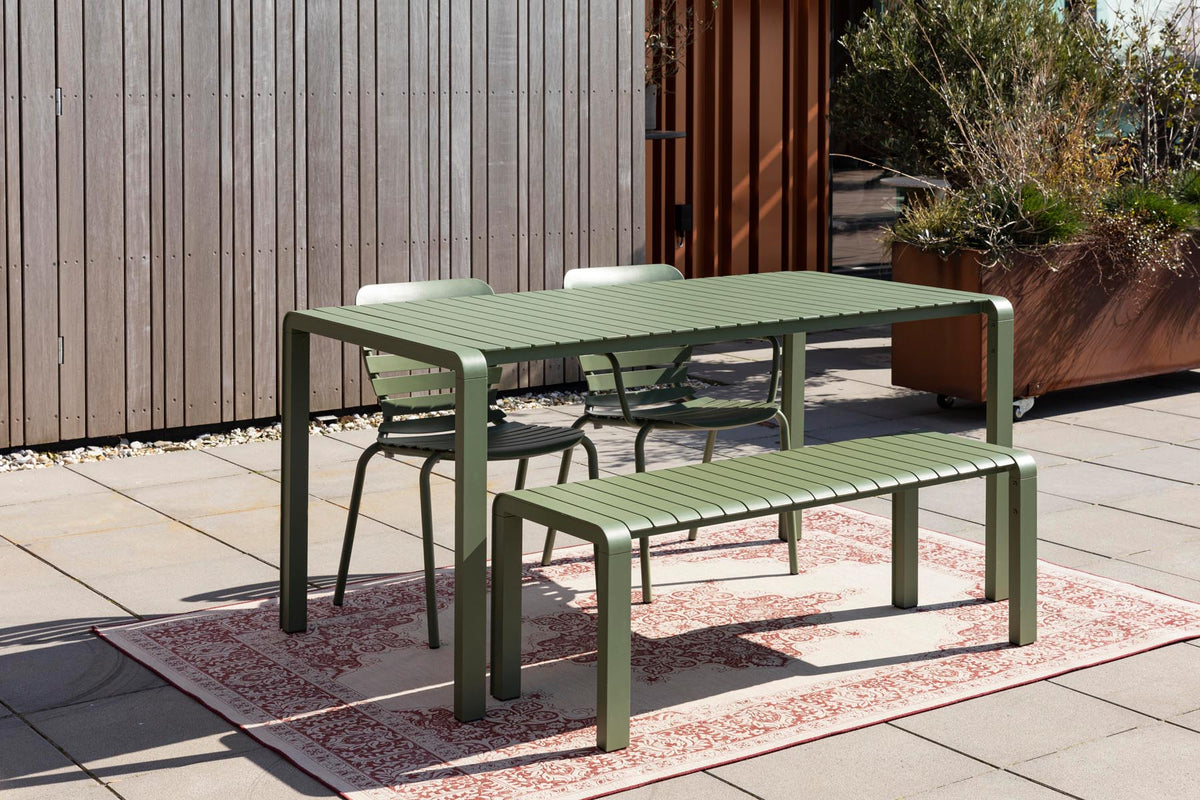 Gartentisch Vondel in Grün präsentiert im Onlineshop von KAQTU Design AG. Gartentisch ist von Zuiver