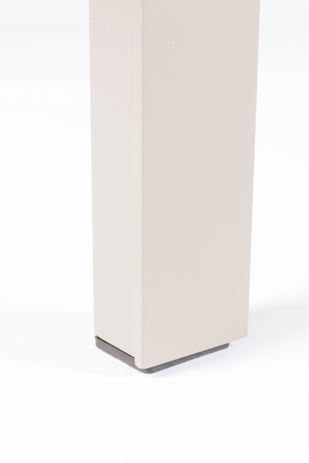 Gartentisch Vondel in Weiss präsentiert im Onlineshop von KAQTU Design AG. Gartentisch ist von Zuiver