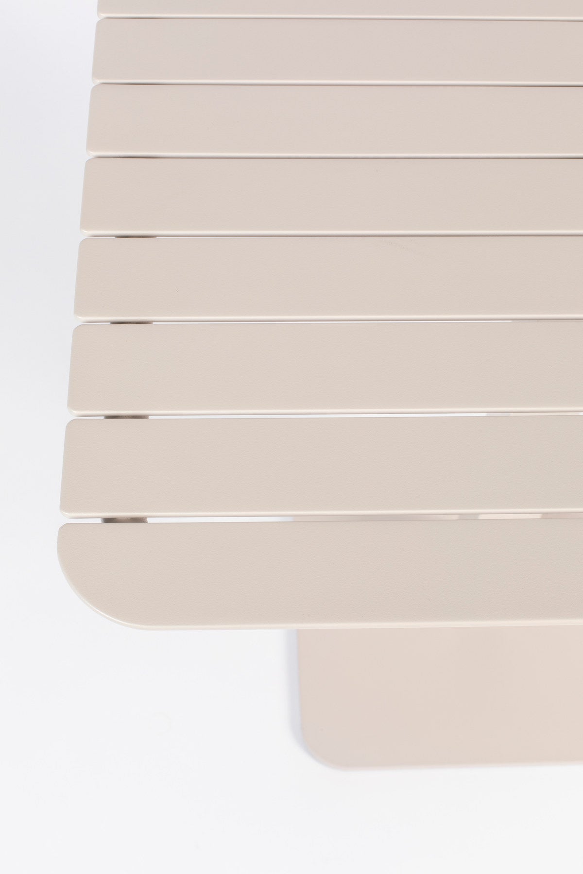 Garten Bistrotisch Vondel in Clay präsentiert im Onlineshop von KAQTU Design AG. Beistelltisch Outdoor ist von Zuiver