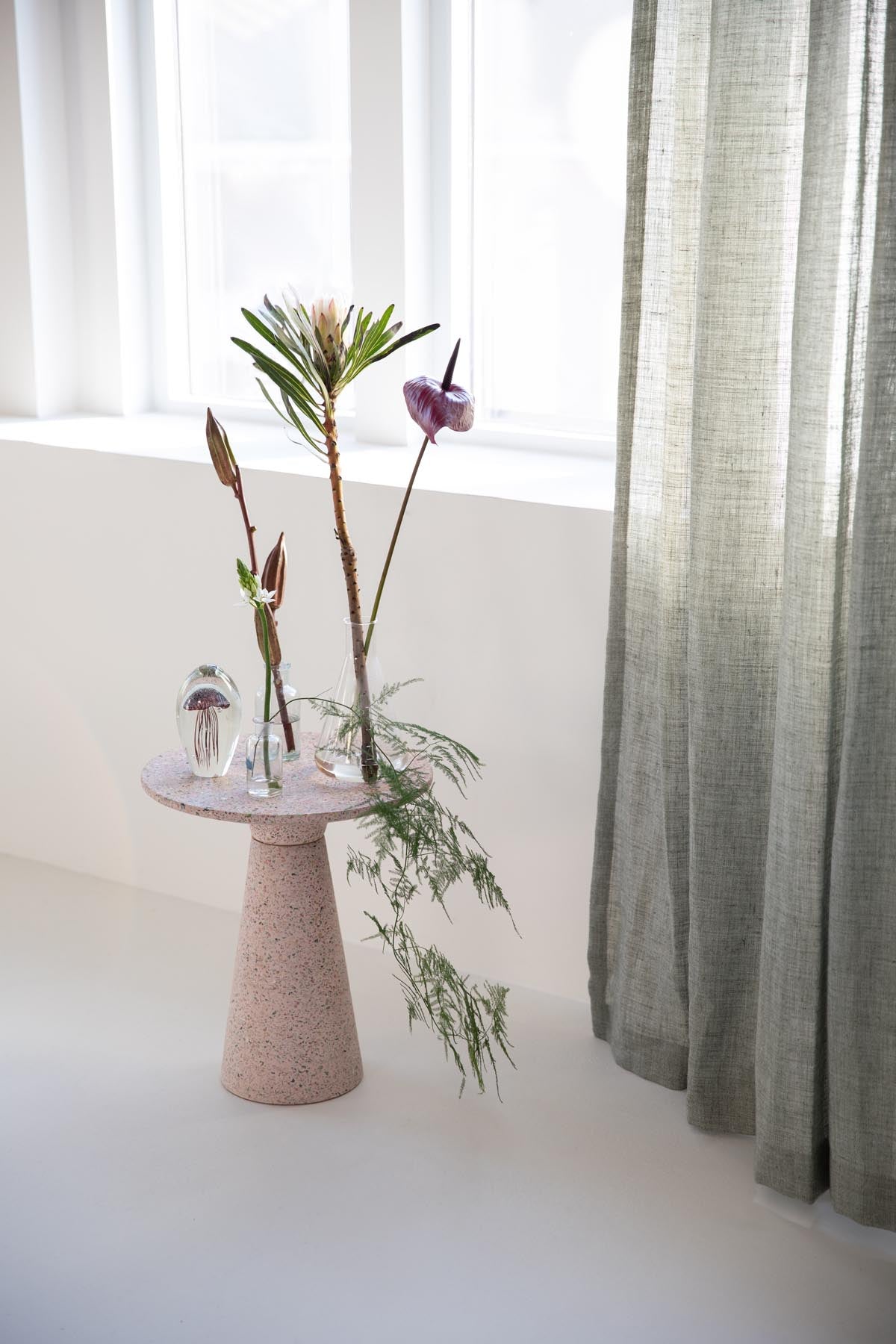 Beistelltisch Victoria in Pink präsentiert im Onlineshop von KAQTU Design AG. Beistelltisch ist von Zuiver