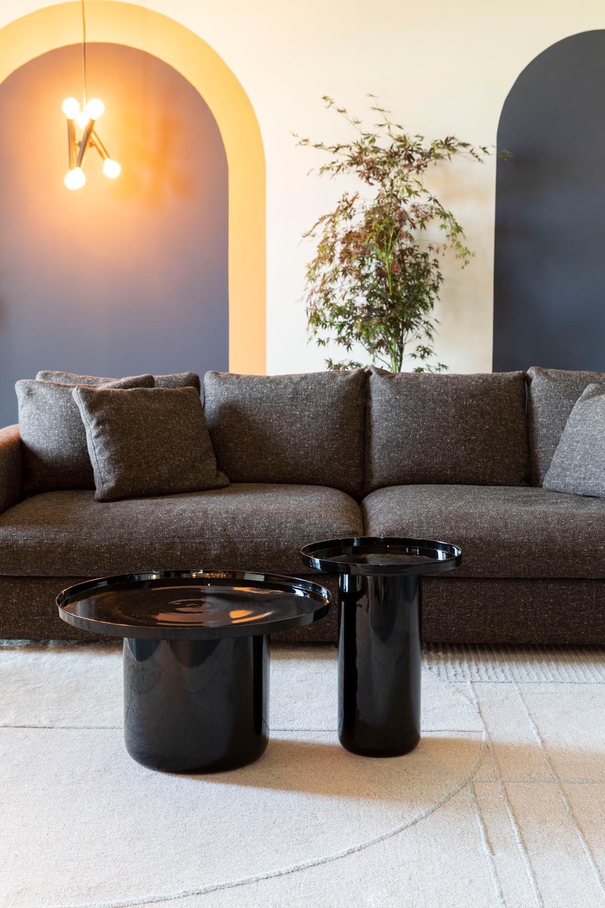 Beistelltisch Shiny in Bomb präsentiert im Onlineshop von KAQTU Design AG. Couchtisch ist von Zuiver
