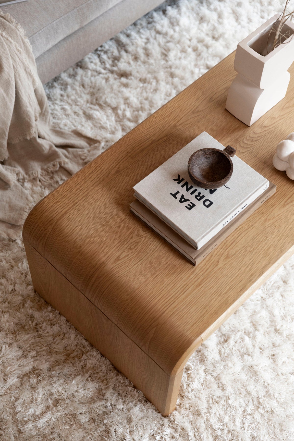 Coffee Tisch Brave in Braun präsentiert im Onlineshop von KAQTU Design AG. Couchtisch ist von Zuiver