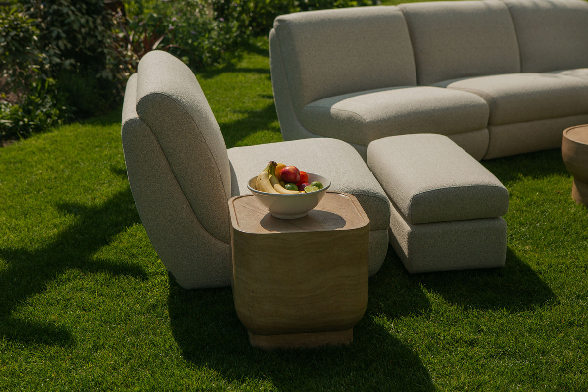 Edler Beistelltisch Oval in beige präsentiert im Onlineshop von KAQTU Design AG. Beistelltisch ist von Zuiver