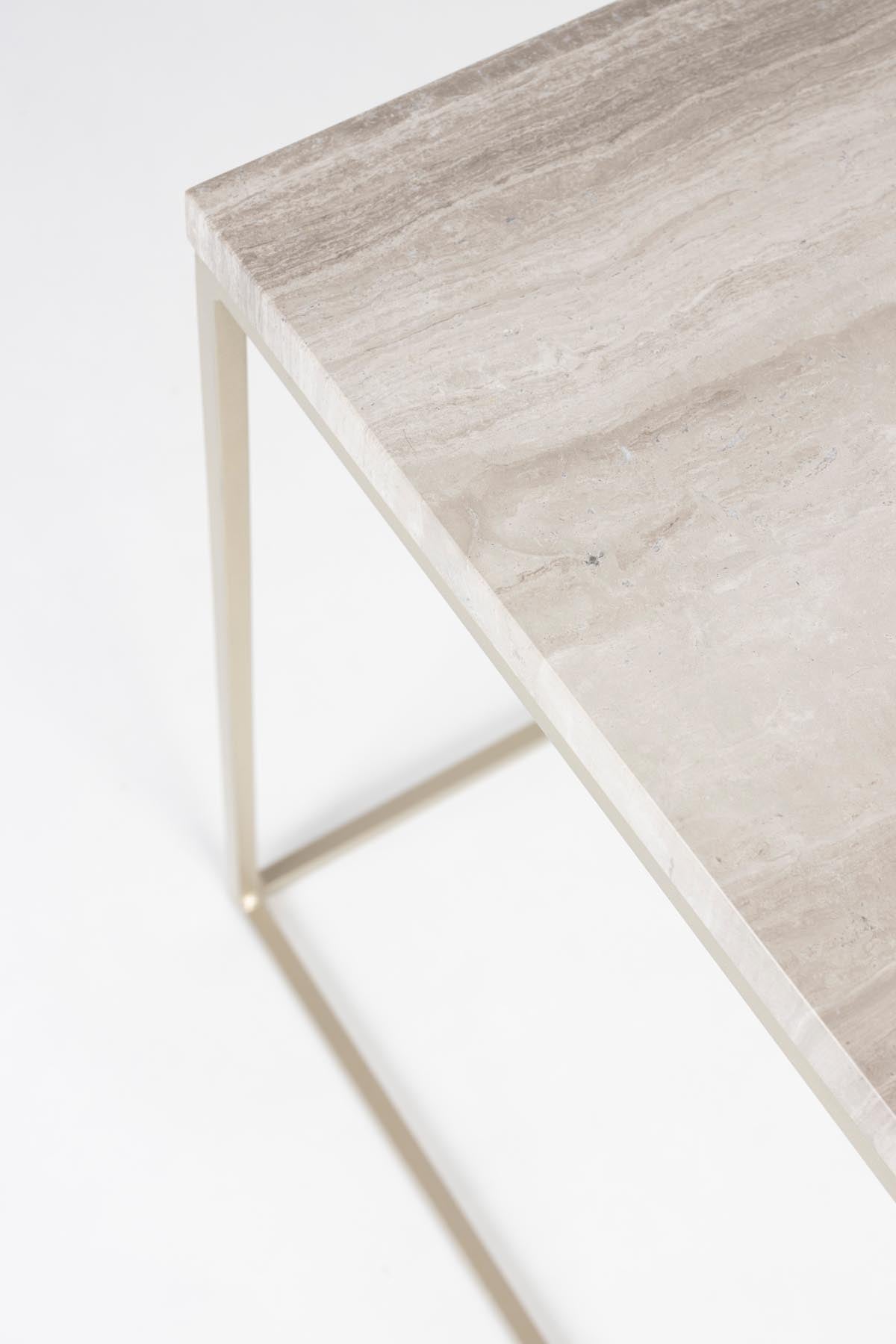 Stray Beistelltisch in Grau präsentiert im Onlineshop von KAQTU Design AG. Beistelltisch ist von Zuiver