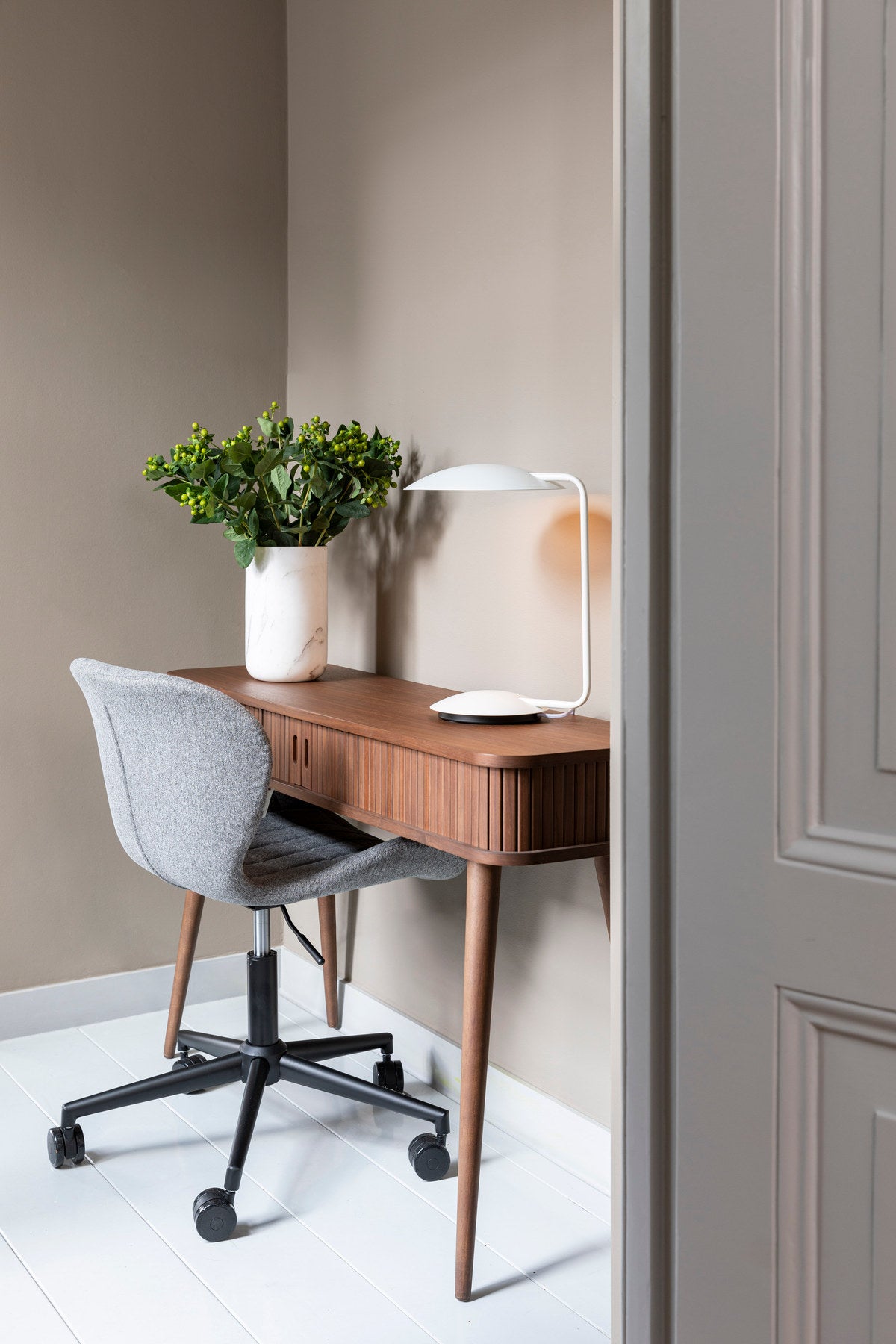 Konsolentisch Barbier in Walnuss präsentiert im Onlineshop von KAQTU Design AG. Konsolentisch ist von Zuiver