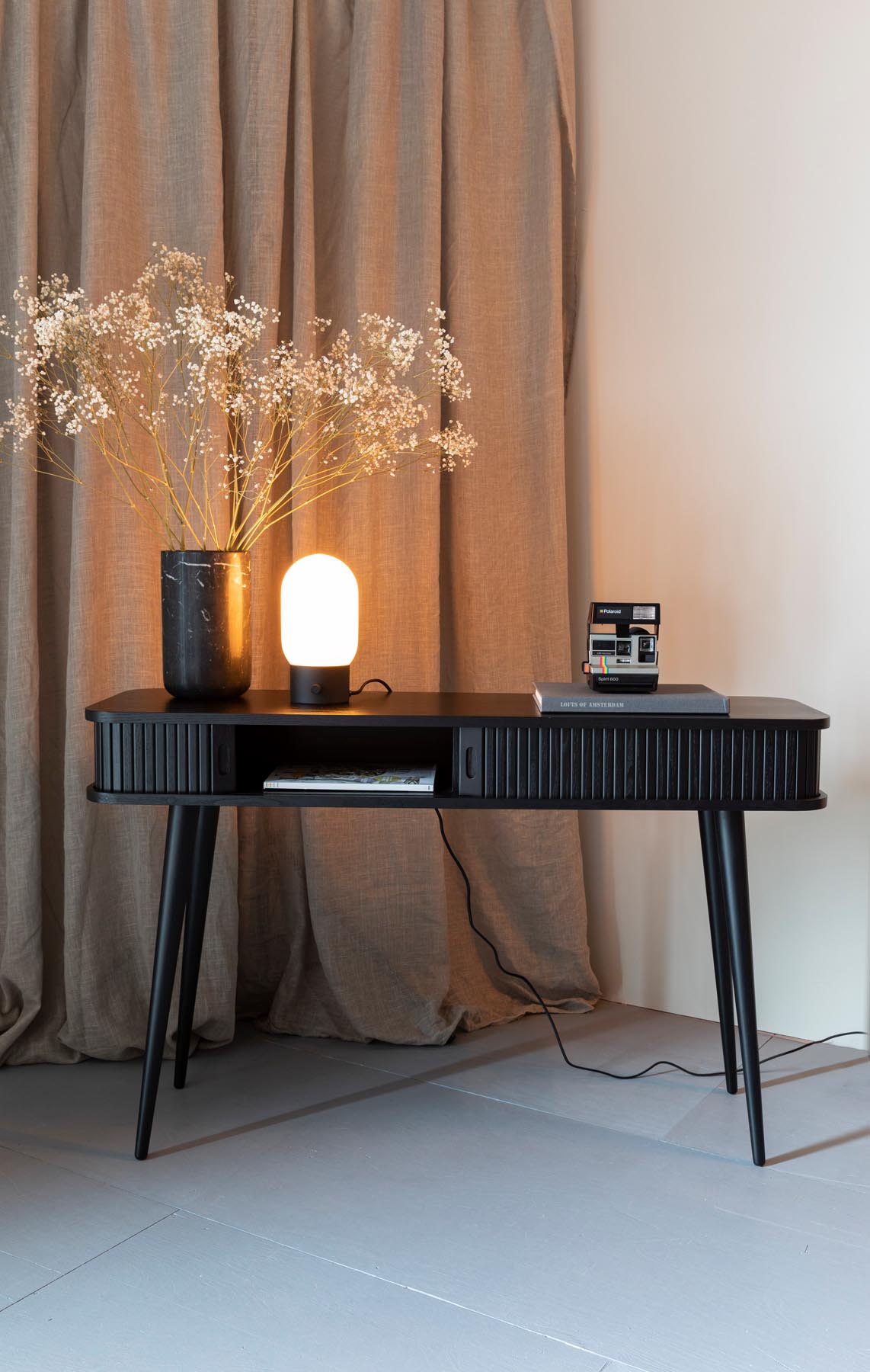 Konsolentisch Barbier in Schwarz präsentiert im Onlineshop von KAQTU Design AG. Konsolentisch ist von Zuiver