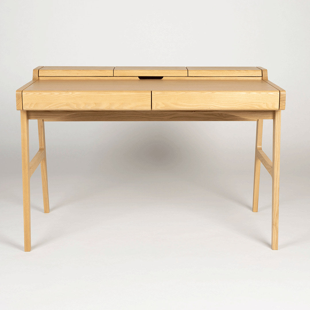 Schreibtisch Kaat in Natur präsentiert im Onlineshop von KAQTU Design AG. Schreibtisch ist von Zuiver