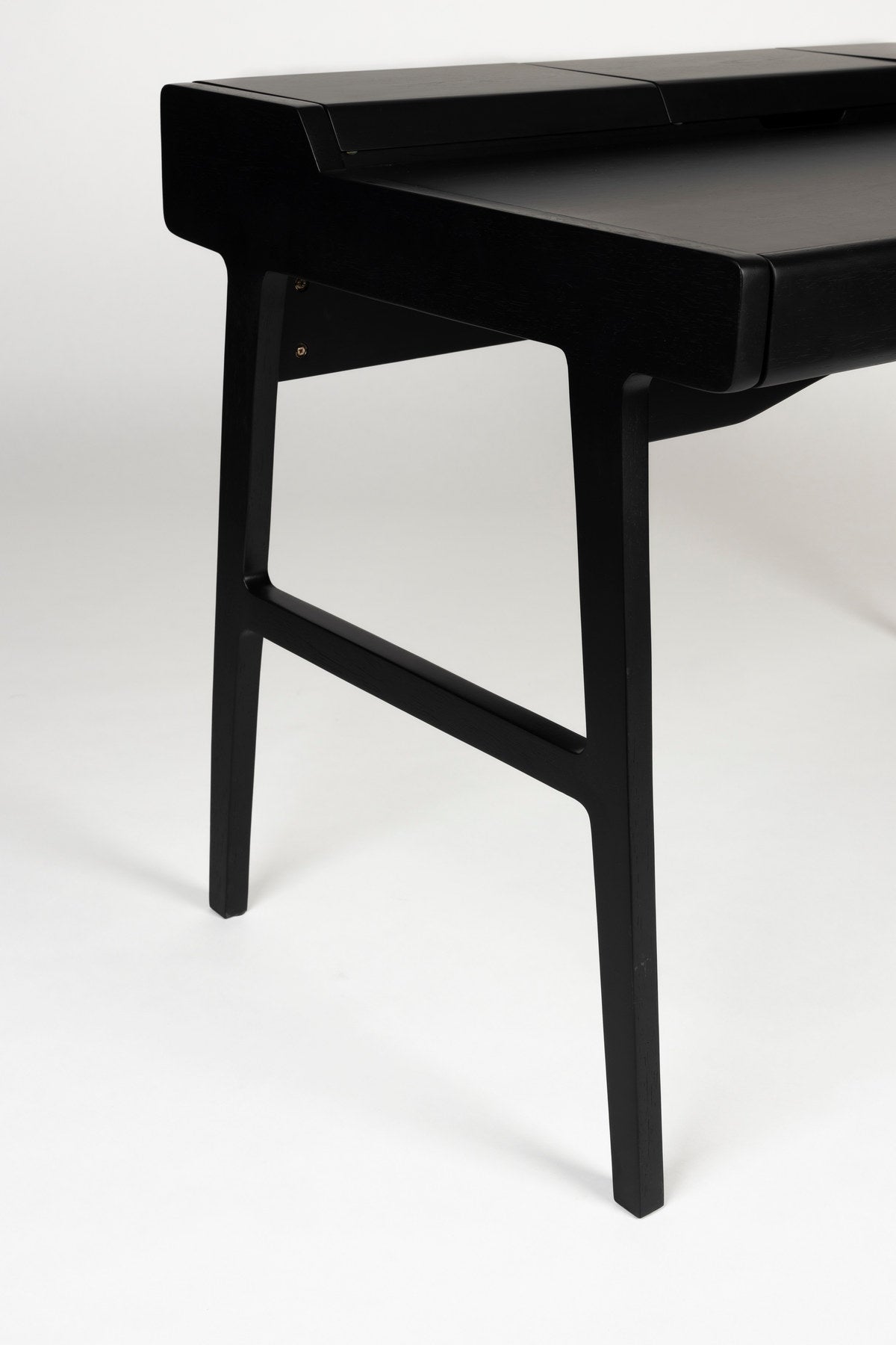 Schreibtisch Kaat in Schwarz präsentiert im Onlineshop von KAQTU Design AG. Schreibtisch ist von Zuiver