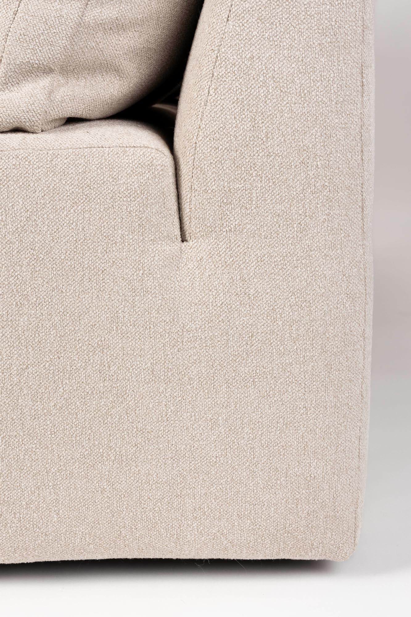 Das Sofa Prosper Chaise Longue Right von Zuiver kombiniert modernes Design mit Komfort und hochwertiger Verarbeitung.