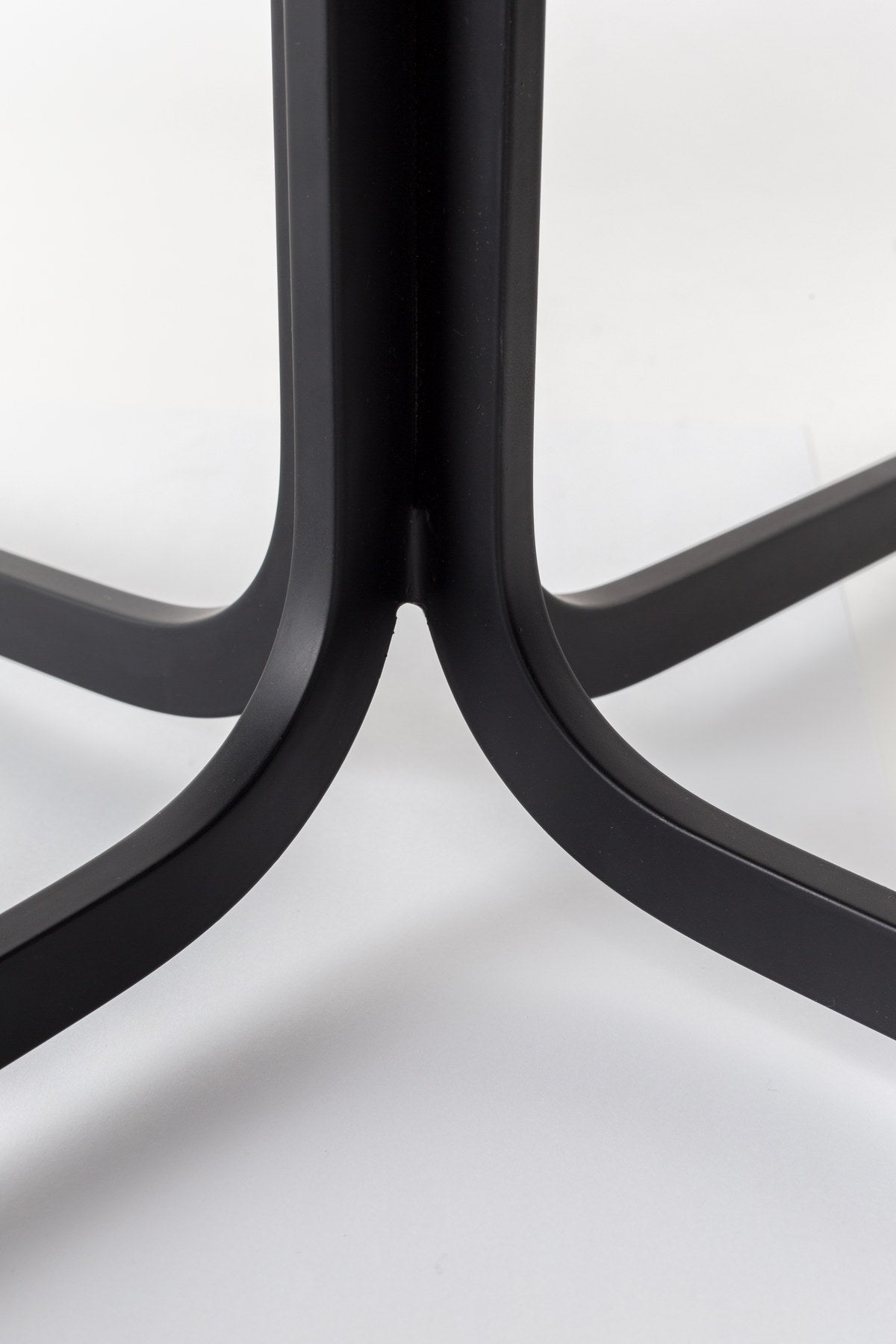 Lounge Sessel Nikki in Braun präsentiert im Onlineshop von KAQTU Design AG. Sessel mit Armlehnen ist von Zuiver