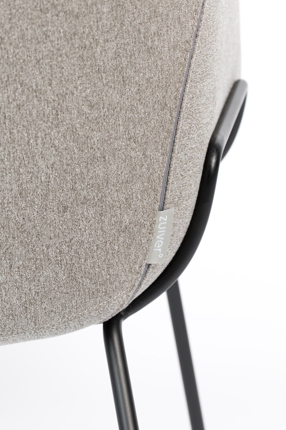 Lounge Sessel Feston in Grau präsentiert im Onlineshop von KAQTU Design AG. Sessel mit Armlehnen ist von Zuiver