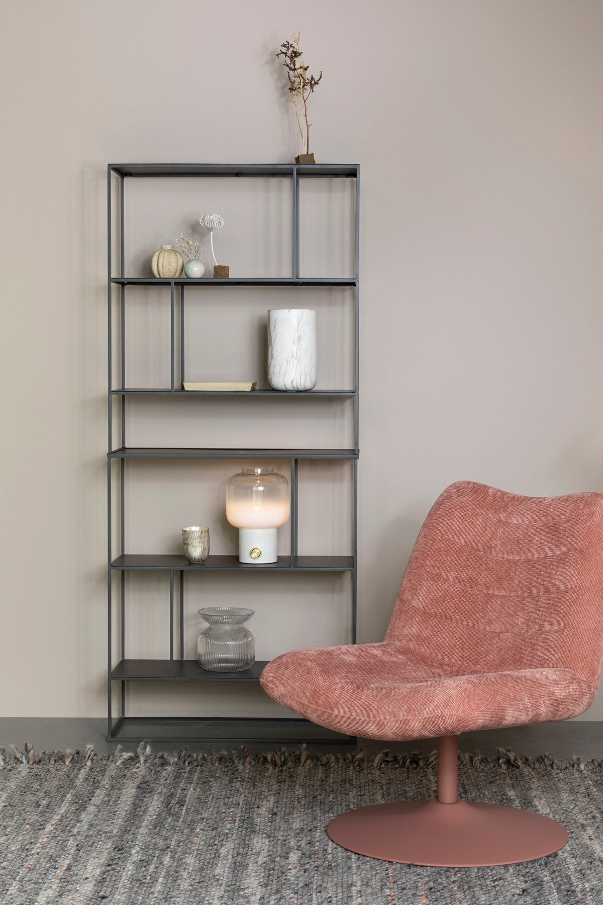 Lounge Sessel Bubba in Rosa präsentiert im Onlineshop von KAQTU Design AG. Sessel ist von Zuiver