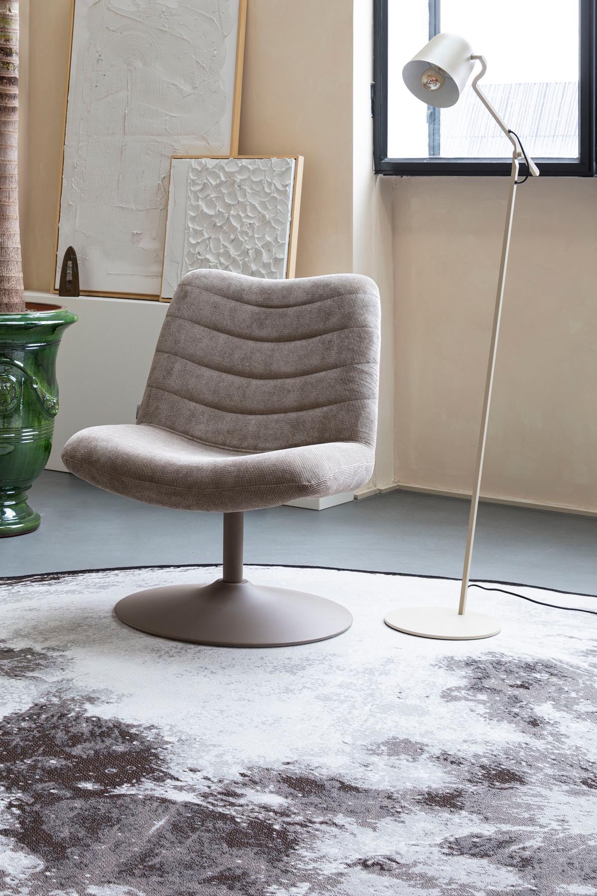 Lounge Sessel Bubba in beige präsentiert im Onlineshop von KAQTU Design AG. Sessel ist von Zuiver
