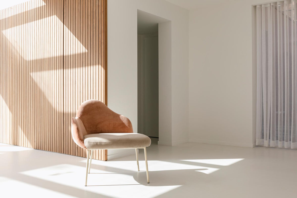 Sessel Friuli in Rosa präsentiert im Onlineshop von KAQTU Design AG. Sessel ist von Zuiver
